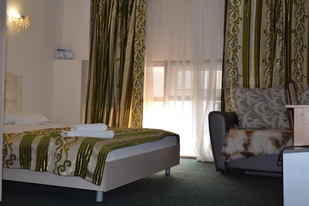 Bayterek Hotel Астана Стая снимка