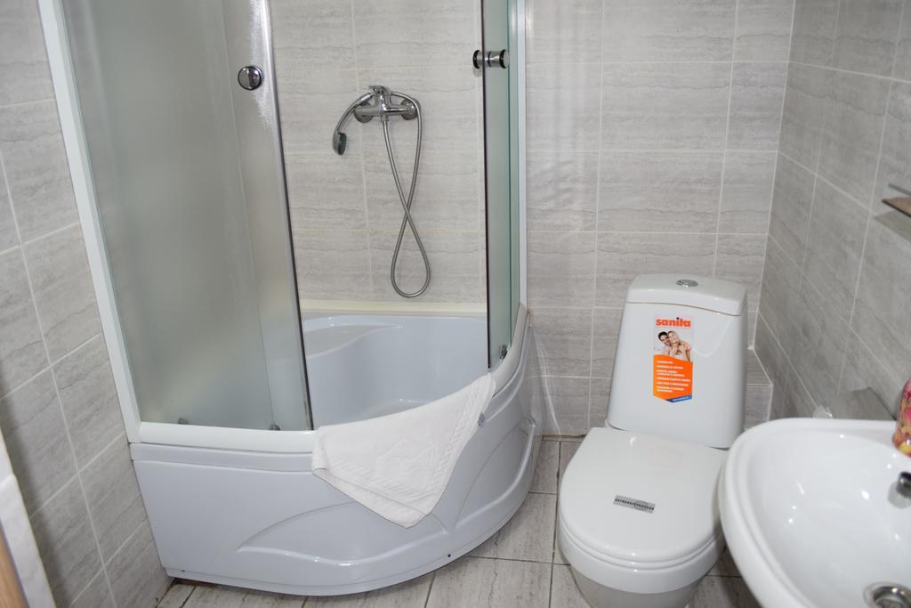 Bayterek Hotel Астана Стая снимка