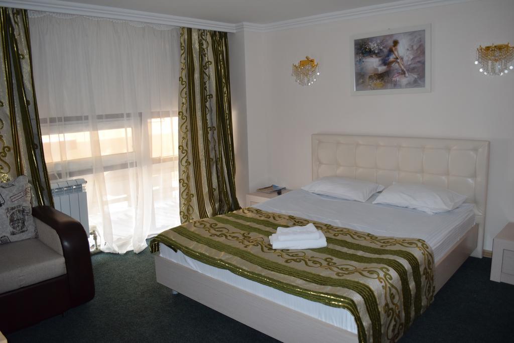 Bayterek Hotel Астана Стая снимка