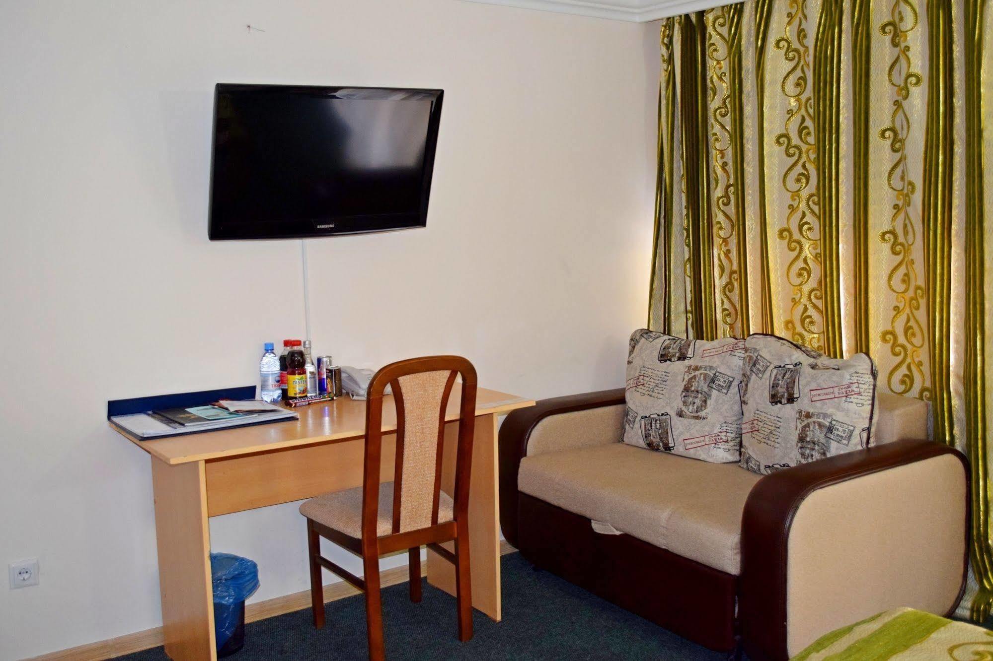 Bayterek Hotel Астана Екстериор снимка