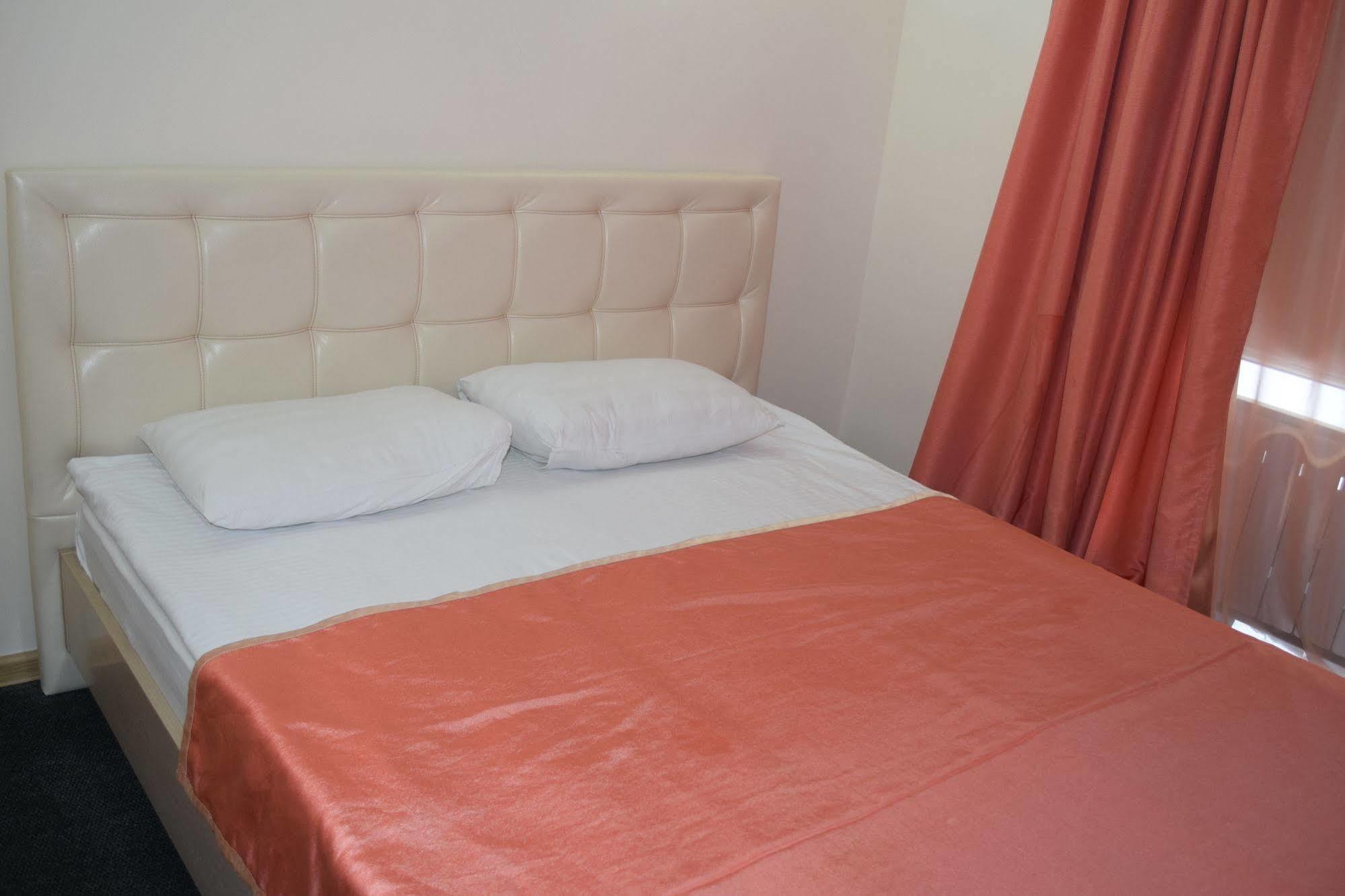 Bayterek Hotel Астана Екстериор снимка