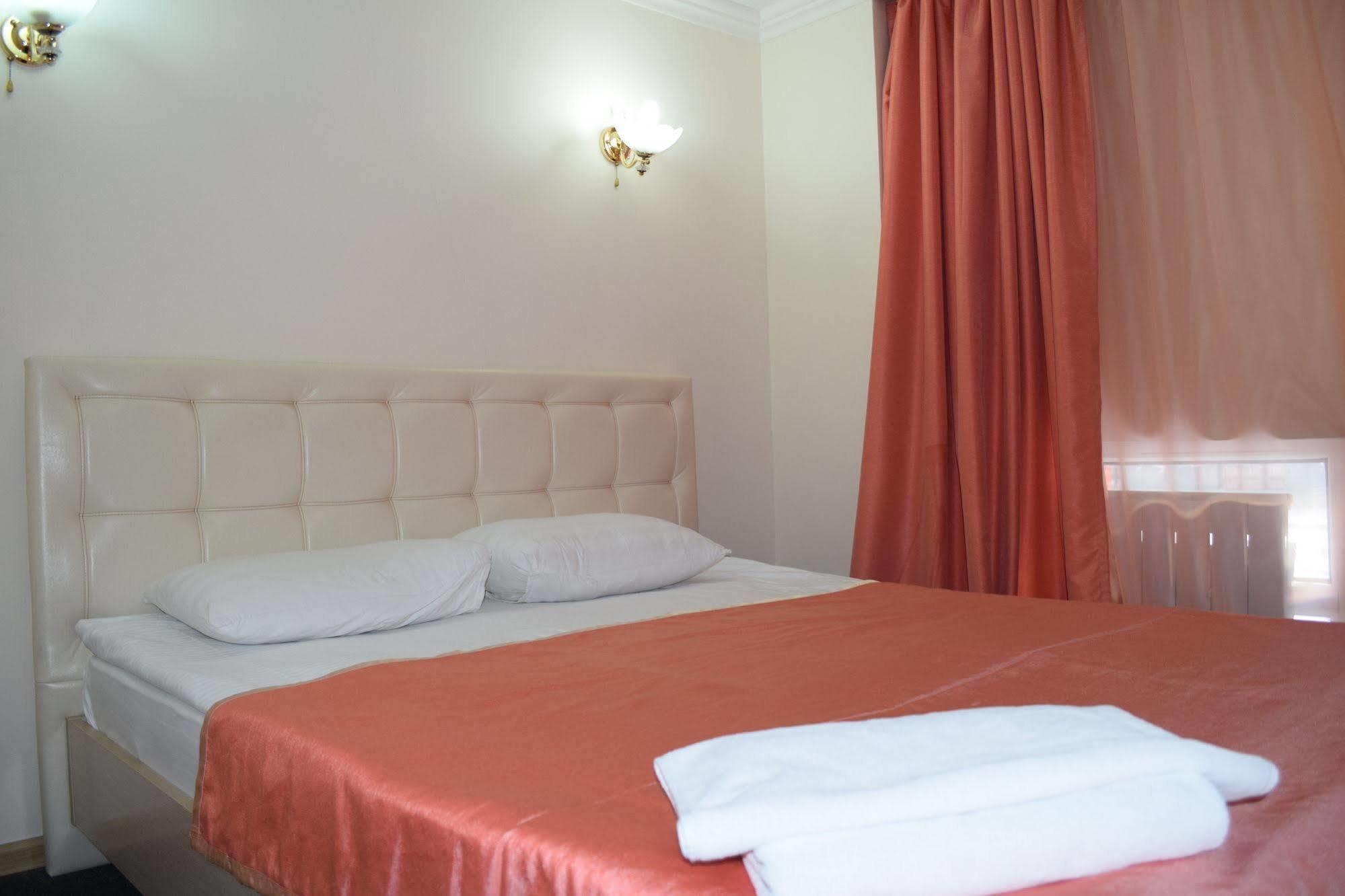 Bayterek Hotel Астана Екстериор снимка