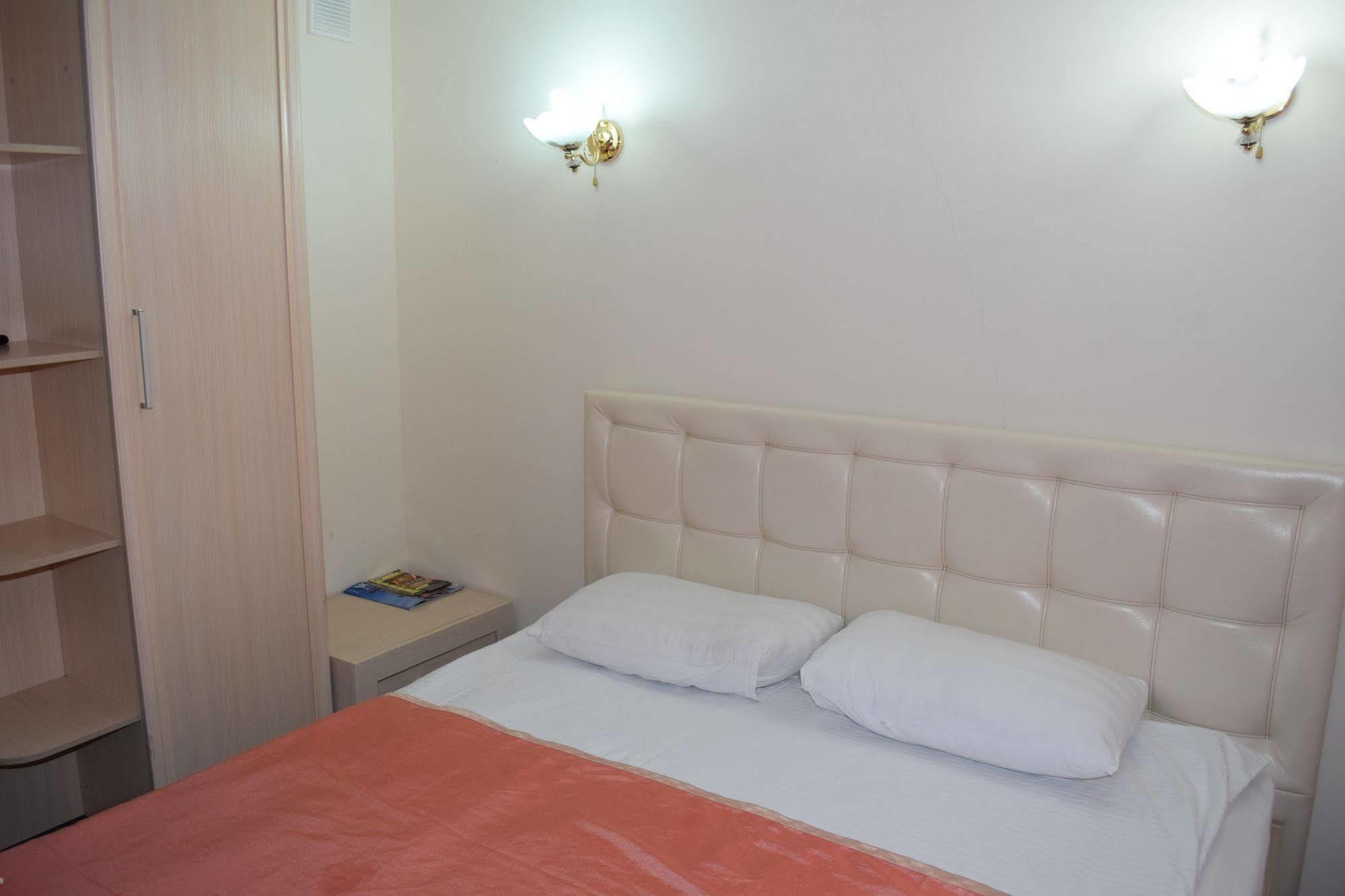 Bayterek Hotel Астана Екстериор снимка
