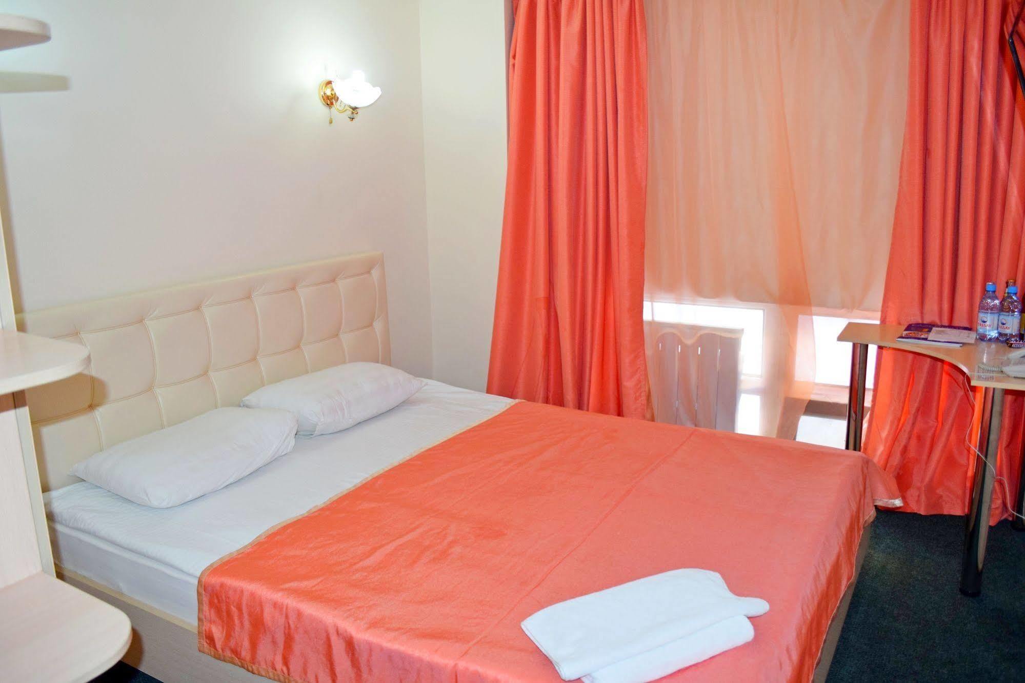 Bayterek Hotel Астана Екстериор снимка