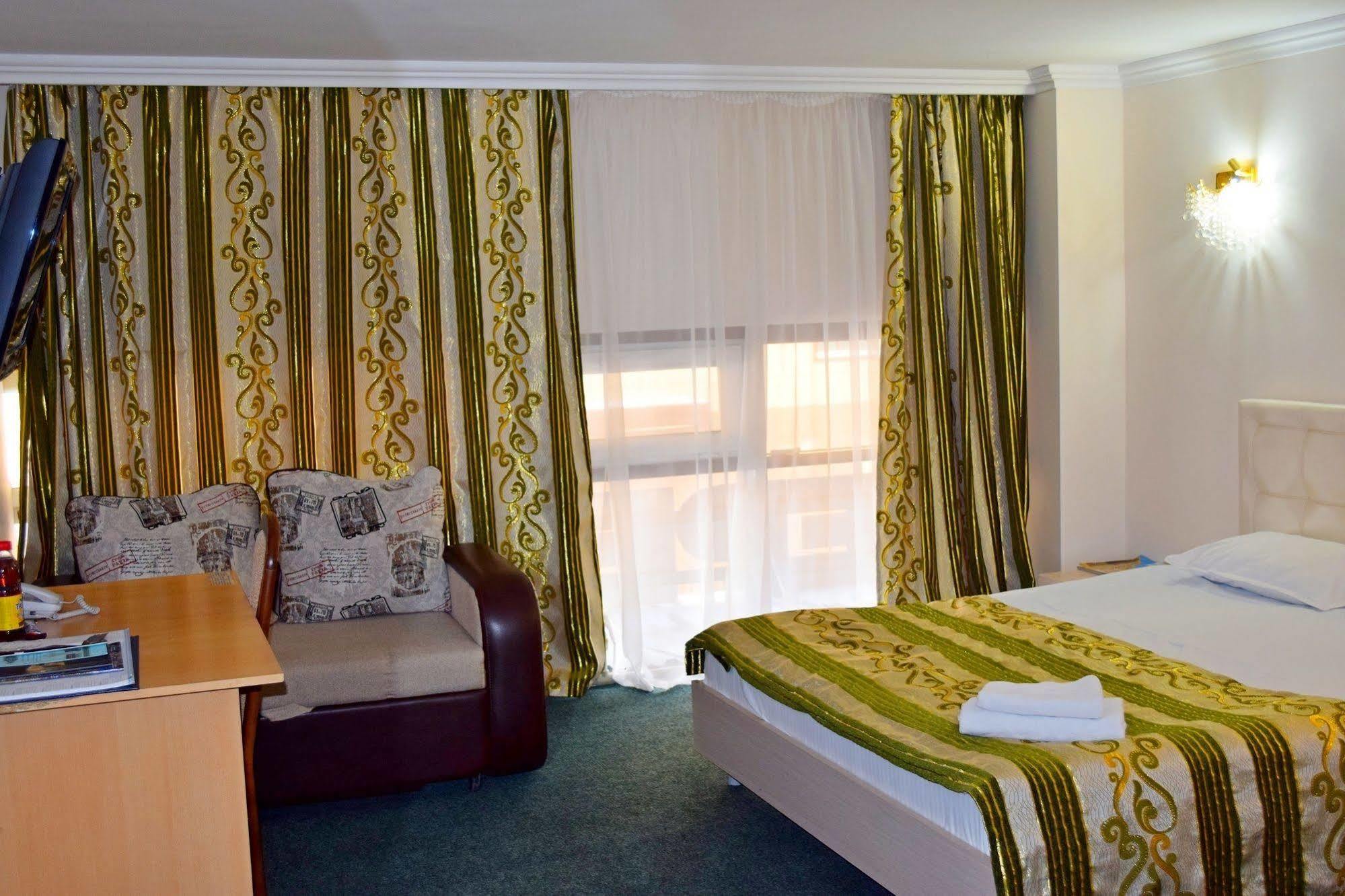 Bayterek Hotel Астана Екстериор снимка