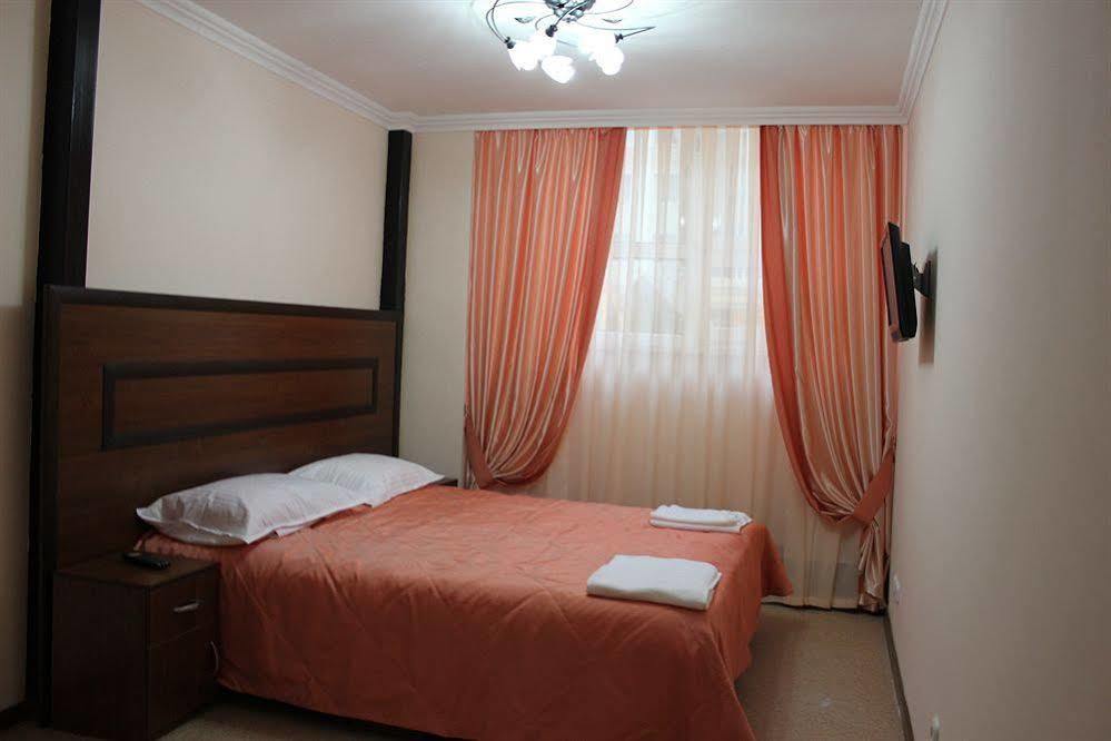 Bayterek Hotel Астана Екстериор снимка